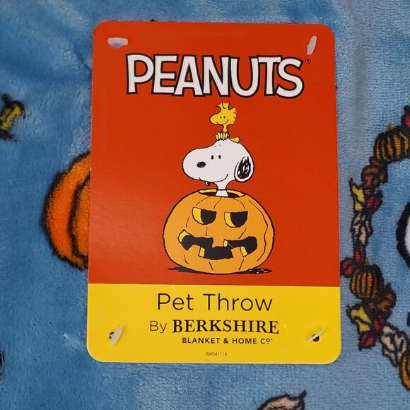 Peanuts Snoopy 60"x70" Plush Pet Throw Blanket Pumpkins Fall Leaves by Berkshire - Picture 3 of 8